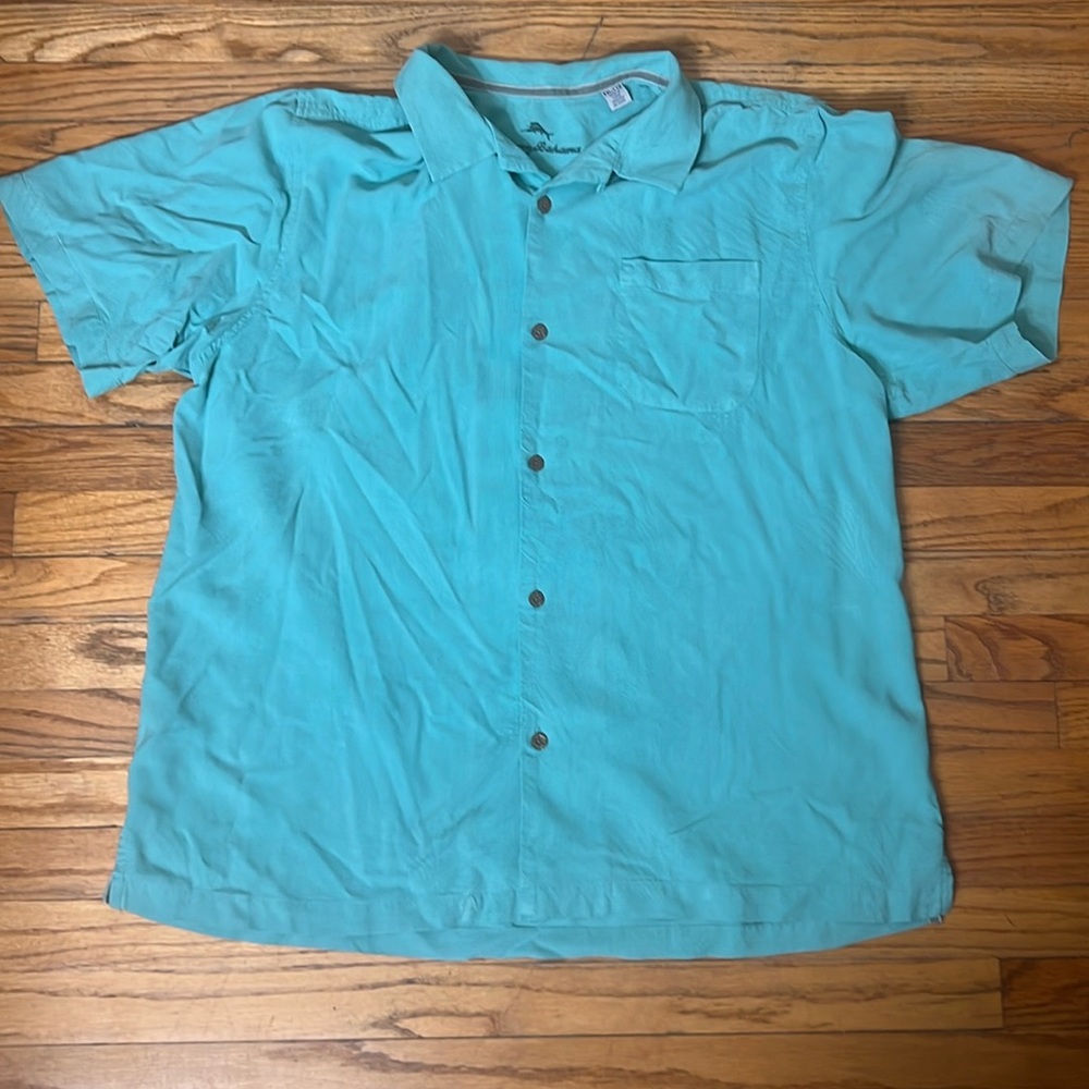 Men’s Tommy Bahama green XXL camp shirt. Great condition.